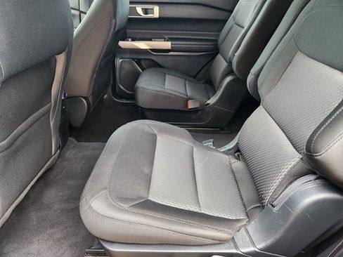 Used 2022 Ford Explorer XLT image 30