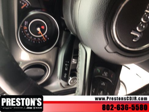 Used 2023 Jeep Gladiator Sport AWD/4WD image 13