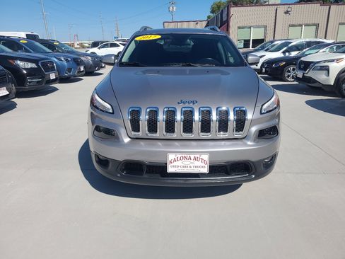 Used 2017 Jeep Cherokee Latitude image 2