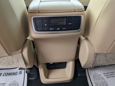 Used 2016 Toyota Highlander Limited AWD/4WD image 29