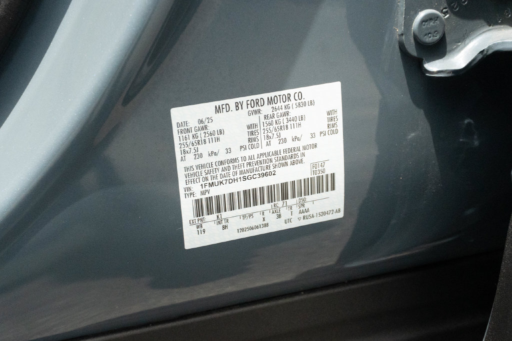 Used 2025 Ford Explorer Active RWD image 31