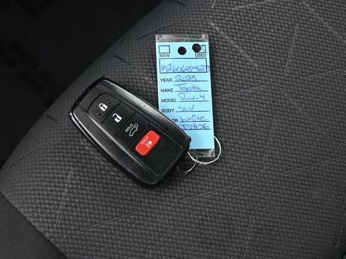 Used 2025 Toyota RAV4 XLE w/ Convenience Package FWD image 18