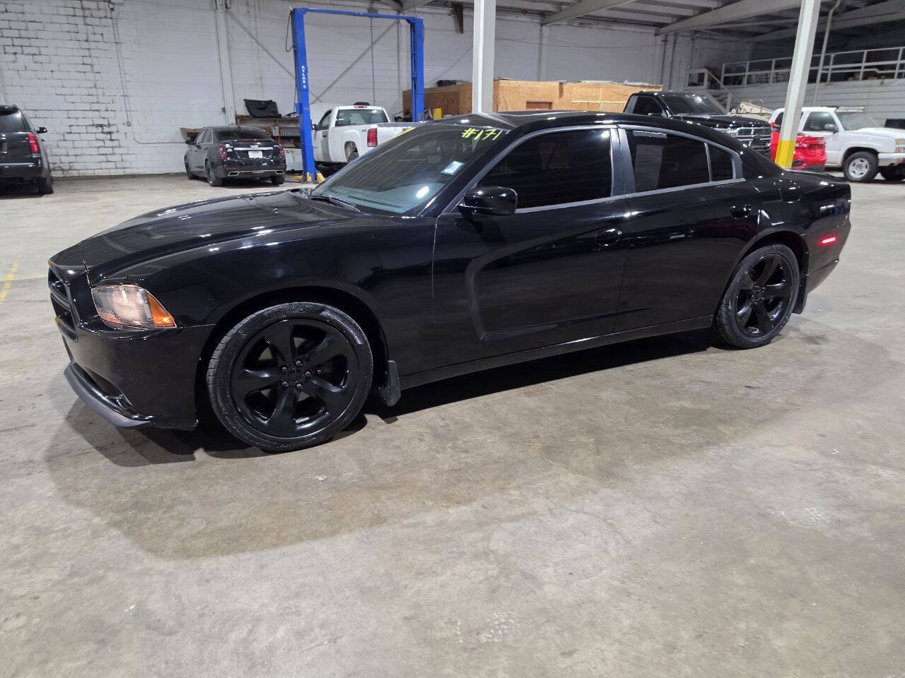 Used 2014 Dodge Charger SXT w/ Blacktop Package RWD image 1