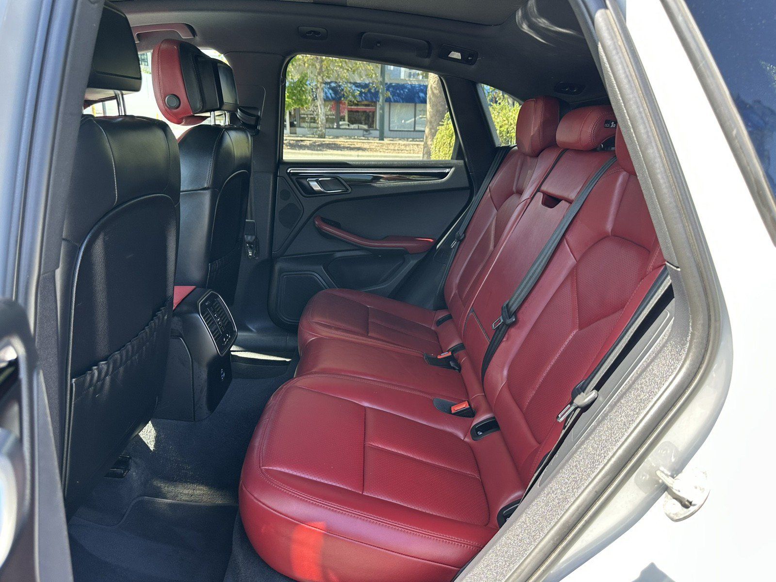 Used 2023 Porsche Macan AWD/4WD image 22