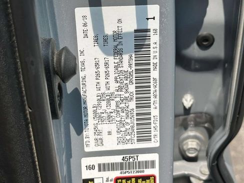 Used 2018 Toyota Tacoma TRD Sport AWD/4WD image 29