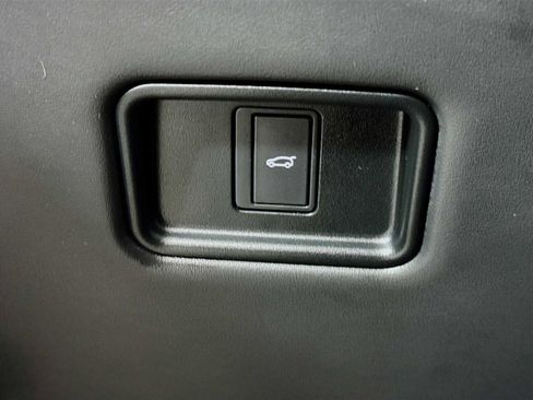 Used 2024 Land Rover Range Rover Long Wheelbase SE AWD/4WD image 10