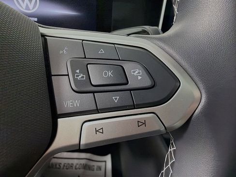 Used 2025 Volkswagen Tiguan SE AWD/4WD image 12