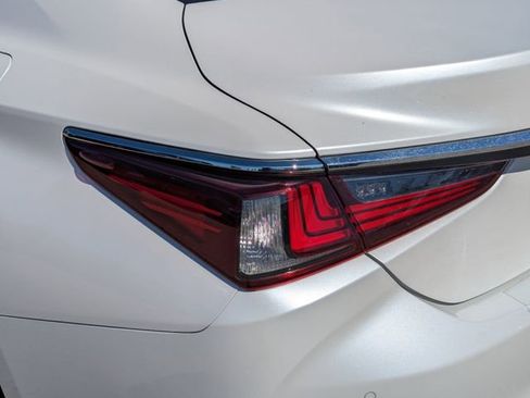 Used 2020 Lexus ES 350 w/ Premium Package image 10