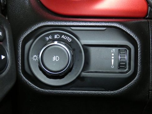 Used 2023 Jeep Wrangler Unlimited Rubicon image 18