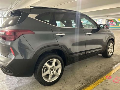 Used 2021 Kia Seltos SX image 3