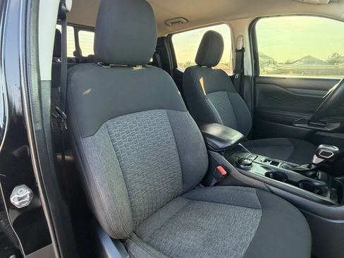 Used 2025 Ford Ranger XLT w/ Equipment Group 301A High AWD/4WD image 32