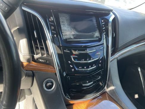 Used 2016 Cadillac Escalade Luxury image 6