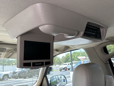 Used 2004 Chevrolet Suburban LT w/ Preferred Equipment Group RWD image 16