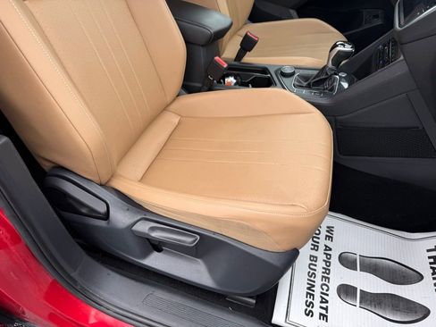 Used 2022 Volkswagen Tiguan SE image 35