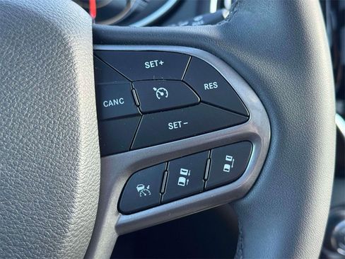 Used 2022 Jeep Cherokee Limited image 23