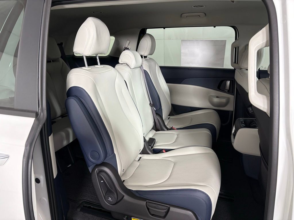 New 2026 Kia Carnival EX FWD image 47