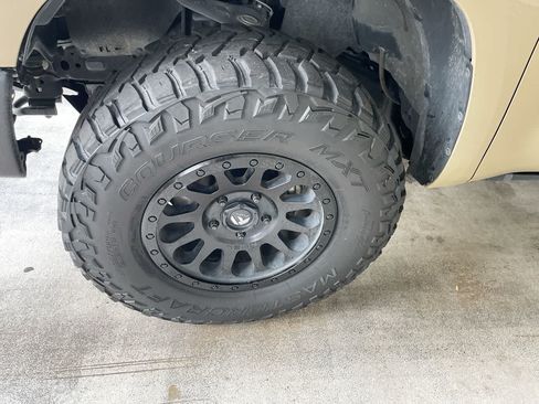 Used 2019 Toyota Tundra SR5 w/ SR5 Upgrade Package AWD/4WD image 10