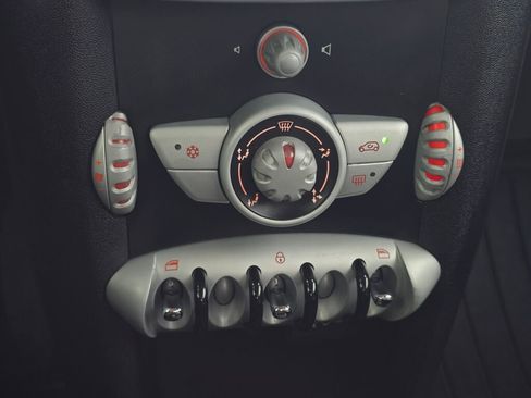 Used 2009 MINI Cooper Hardtop FWD image 32