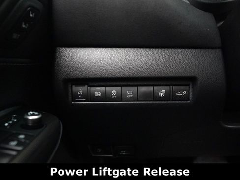 Used 2022 Toyota Venza Limited image 10