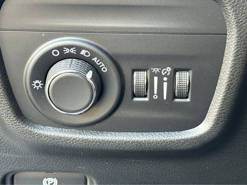 Certified 2023 Jeep Grand Cherokee L Laredo image 16