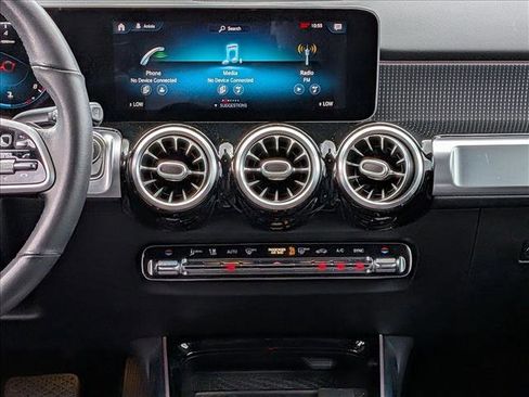 Used 2021 Mercedes-Benz GLB 250 w/ Premium Package image 10