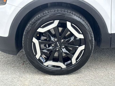 Certified 2024 Kia Telluride EX w/ EX Captain's Chair Package image 11