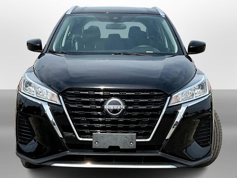 Used 2024 Nissan Kicks SV image 3