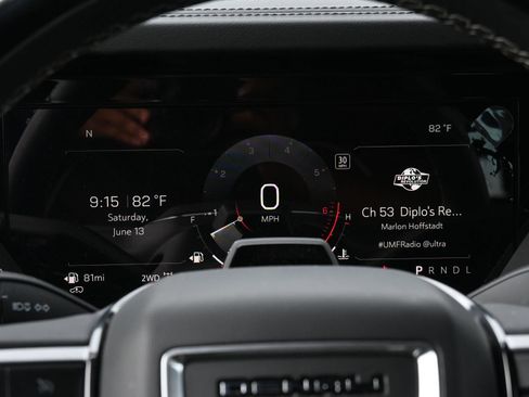 Used 2025 GMC Yukon Denali Ultimate AWD/4WD image 12