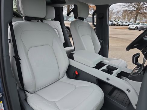 New 2026 Land Rover Defender 110 X-Dynamic SE image 10