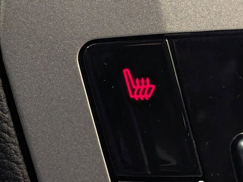 Certified 2022 Ford Explorer XLT w/ Equipment Group 202A image 25