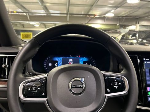 Certified 2025 Volvo V60 B5 Cross Country Plus AWD/4WD image 13