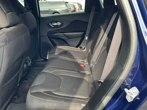 Used 2016 Jeep Cherokee Latitude w/ Comfort/Convenience Group image 11