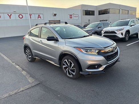 Used 2019 Honda HR-V Sport image 2
