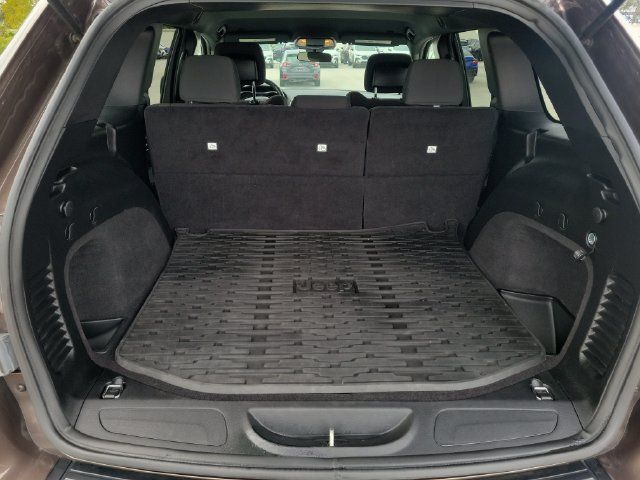 Used 2020 Jeep Grand Cherokee Laredo AWD/4WD image 5