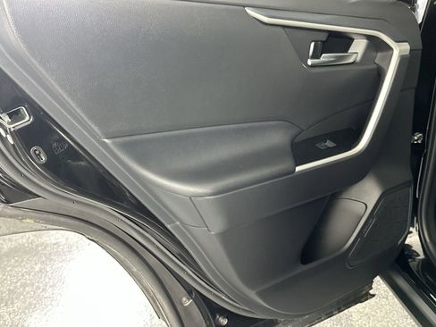 Used 2025 Toyota RAV4 XLE image 29