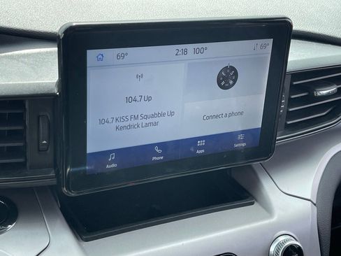 Used 2023 Ford Explorer XLT image 11