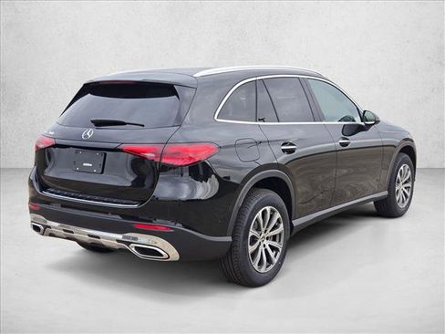 Used 2026 Mercedes-Benz GLC 300 image 2