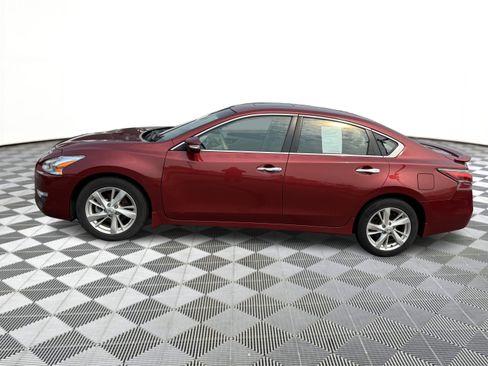 Used 2014 Nissan Altima 2.5 SL w/ Moonroof Package FWD image 2