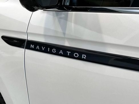 Used 2025 Lincoln Navigator L Black Label AWD/4WD image 16