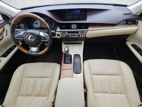 Used 2017 Lexus ES 300h w/ Luxury Package image 17