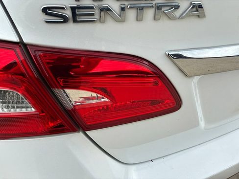 Used 2019 Nissan Sentra SR FWD image 15