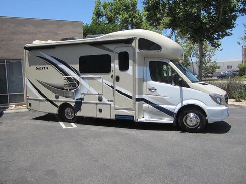 Used 2017 Mercedes-Benz Sprinter 3500 image 2