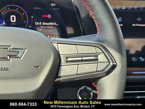 Used 2025 Chevrolet Traverse RS image 17