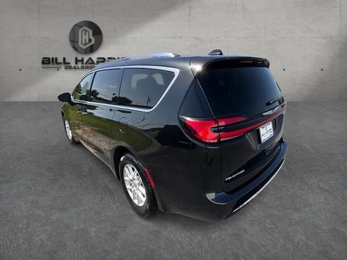 Used 2021 Chrysler Pacifica Touring-L FWD image 8
