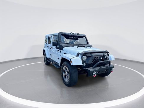 Used 2017 Jeep Wrangler Unlimited Sahara AWD/4WD image 2
