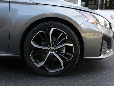 Used 2023 Nissan Altima 2.5 SR FWD image 4