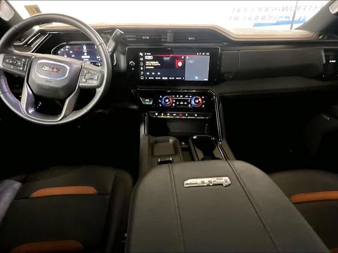 Used 2024 GMC Sierra 2500 AT4 w/ AT4 Premium Plus Package AWD/4WD image 11
