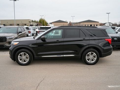 Used 2023 Ford Explorer XLT image 8