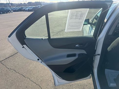 Used 2018 Chevrolet Equinox LS FWD image 14