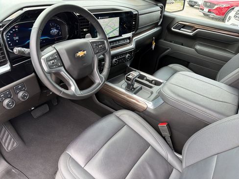 Used 2025 Chevrolet Silverado 1500 LT w/ Z71 Off-Road Package AWD/4WD image 4